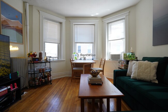 property at 6 Camelot Ct