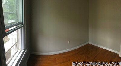 259 Border St, Unit 3 in Boston, MA - Foto de edificio - Building Photo