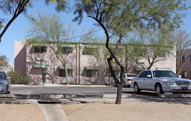 Fry Apartments in Tucson, AZ - Building Photo - Building Photo