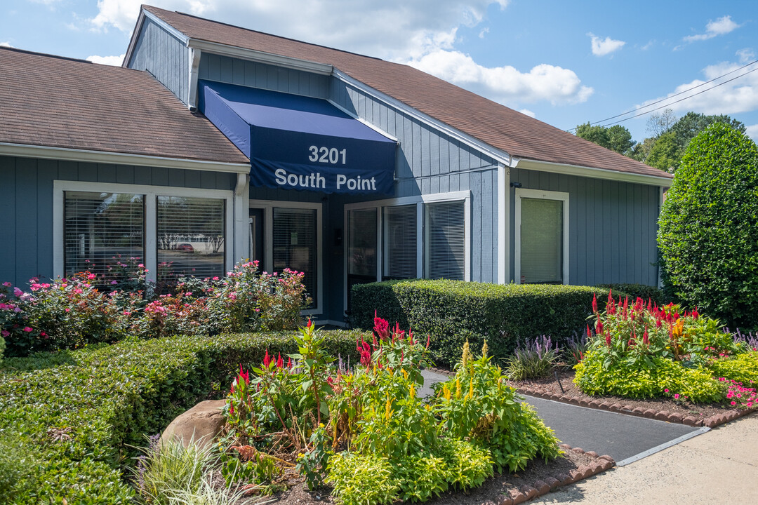 South Point in Durham, NC - Foto de edificio