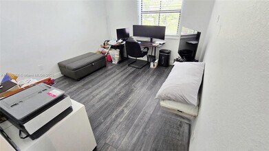 10032 NW 87th Ter in Doral, FL - Building Photo - Building Photo