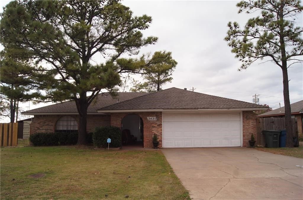 2421 Marshall Dr in Edmond, OK - Building Photo