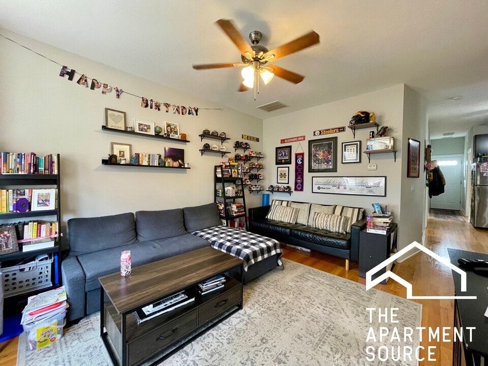 3611 W Wolfram St, Unit 3F in Chicago, IL - Building Photo