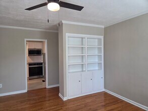 324 Wakefield Dr in Charlotte, NC - Building Photo - Building Photo