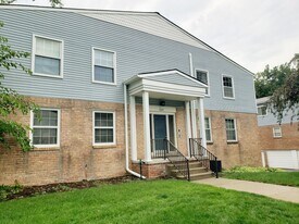 509 E University Dr in Rochester, MI - Building Photo