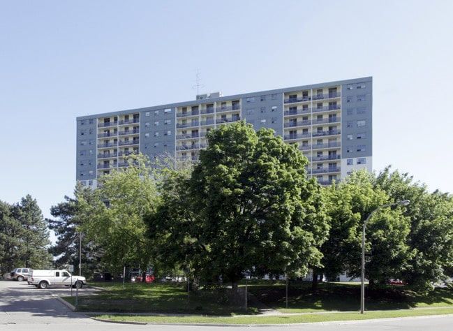 Barkley Towers in Burlington, ON - Building Photo - Building Photo