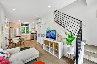 704 McGraw St in Seattle, WA - Building Photo - Building Photo