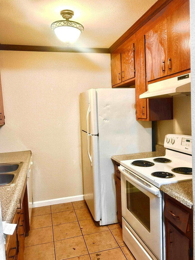 9071 Montoya St, Unit 4 in Sacramento, CA - Building Photo - Building Photo