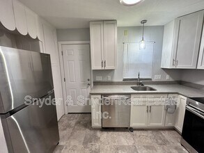 1093 N Main St in Akron, OH - Building Photo - Building Photo