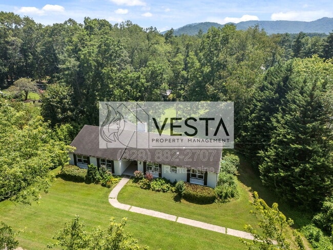 90 Knob Hill Rd in Asheville, NC - Building Photo - Building Photo