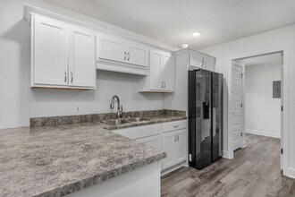 8154 Lawton St-Unit -B in Pensacola, FL - Building Photo - Building Photo