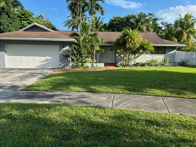 11600 SW 107th Terrace in Miami, FL - Foto de edificio - Building Photo