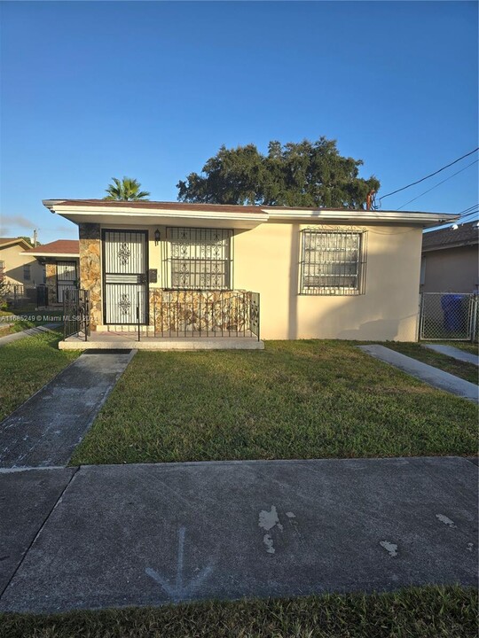 2723 SW 31st Pl in Miami, FL - Building Photo