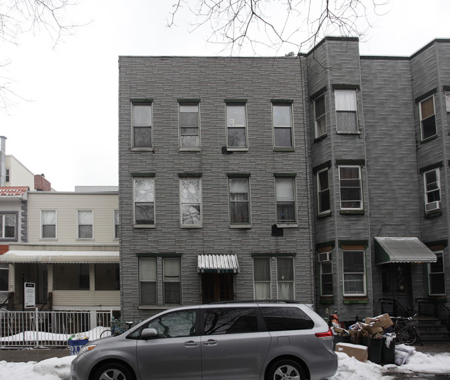 117 Huron St in Brooklyn, NY - Foto de edificio - Building Photo