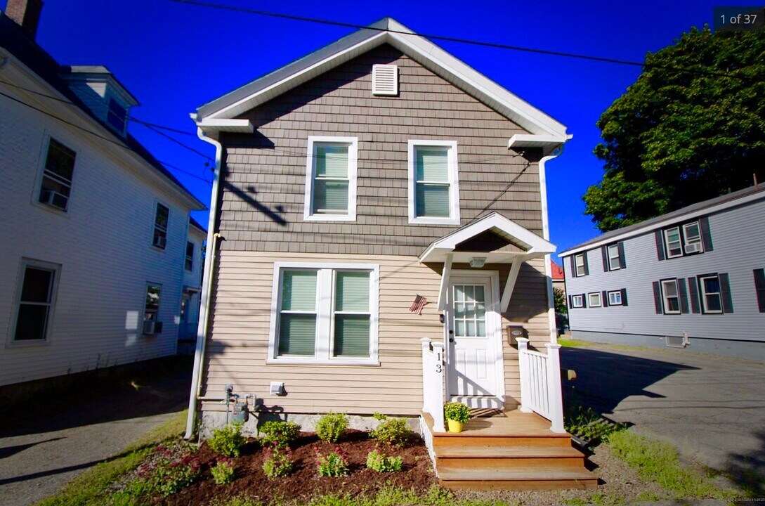 13 Newbury St in Bangor, ME - Foto de edificio