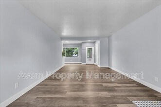 2875 NW Thurman St in Portland, OR - Building Photo - Building Photo