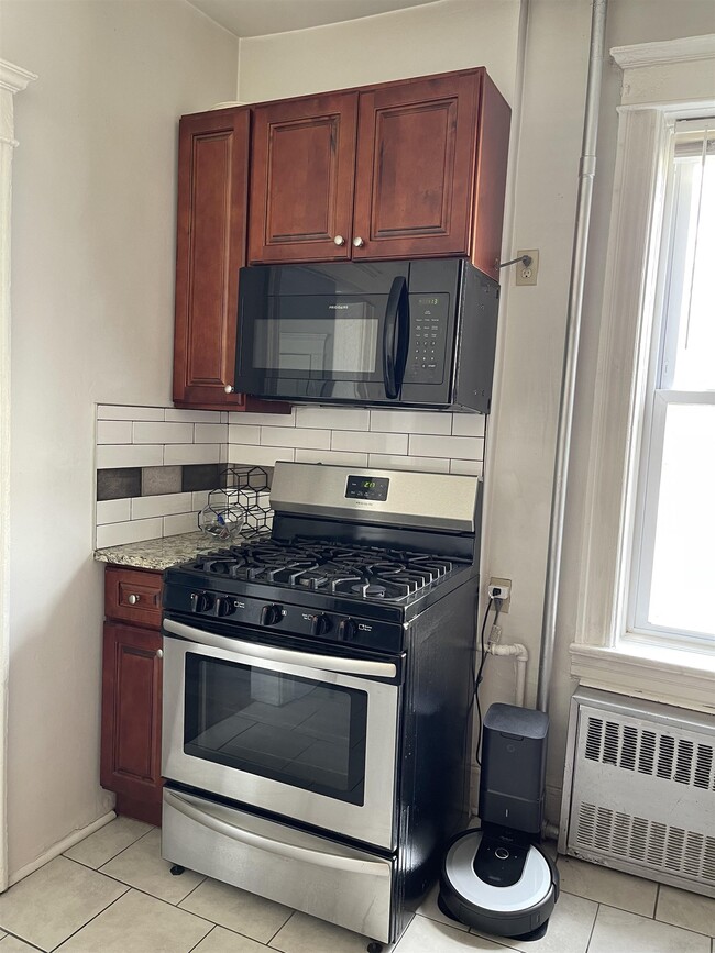 120 Dekalb Ave in Jersey City, NJ - Building Photo - Building Photo