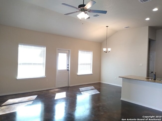 316 Emma Dr in New Braunfels, TX - Building Photo - Building Photo