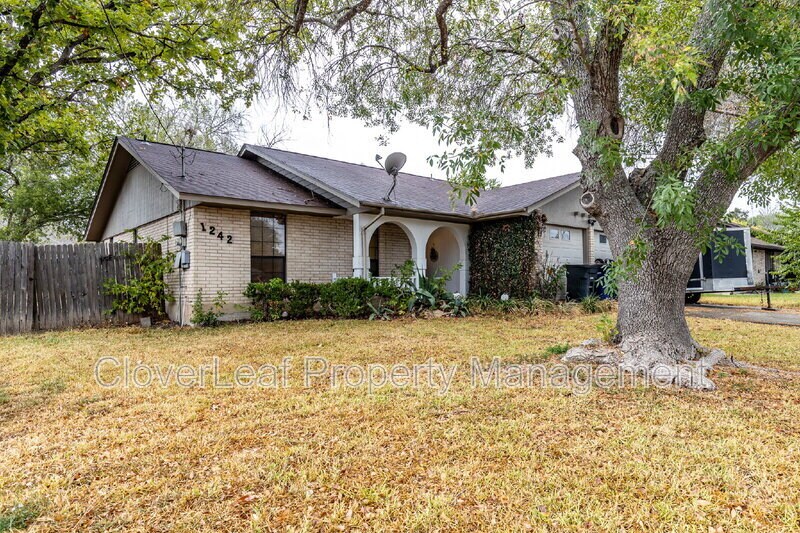 1242 Hollyhock Ln in New Braunfels, TX - Building Photo