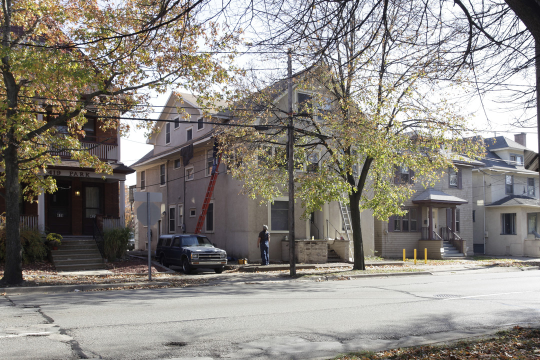 423 S Park St in Kalamazoo, MI - Foto de edificio