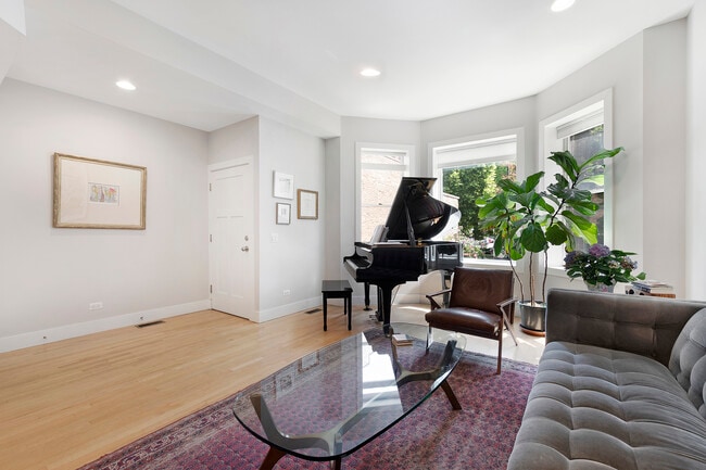 4532 N Damen Ave, Unit Unit 1 in Chicago, IL - Building Photo - Building Photo