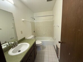 Maple Ave Apartments in Waukesha, WI - Building Photo - Building Photo