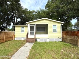 311 S 11th St in Fernandina Beach, FL - Building Photo