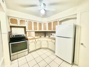 1550 NE 191st St in Miami, FL - Foto de edificio - Building Photo