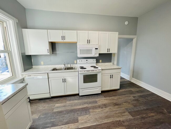 33 Linden Ave, Unit 2nd Fl in Red Lion, PA - Building Photo - Building Photo