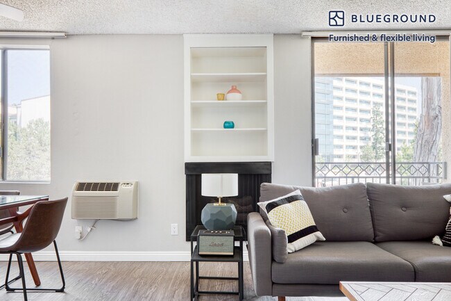 535 Gayley Ave-Unit -FL4-ID148 in Los Angeles, CA - Building Photo - Building Photo