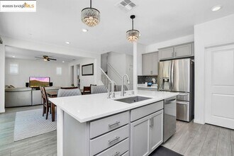 278 Sespe Creek Ave. in Brentwood, CA - Building Photo - Building Photo