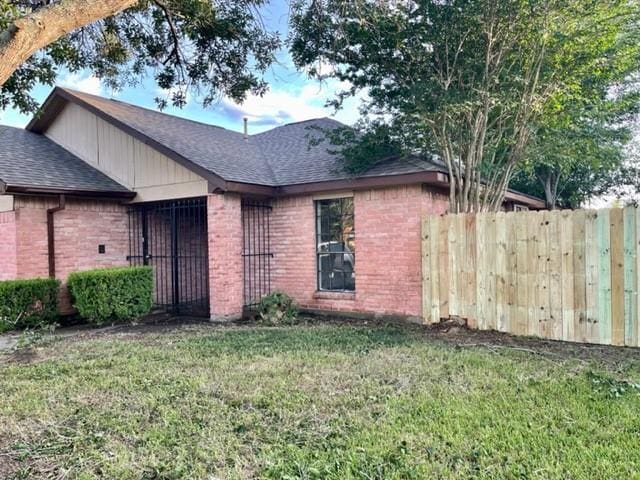 1511 Quail Trace Dr in Missouri City, TX - Foto de edificio - Building Photo