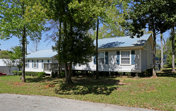 The Cottages at Country Club in Tallahassee, FL - Building Photo - Building Photo