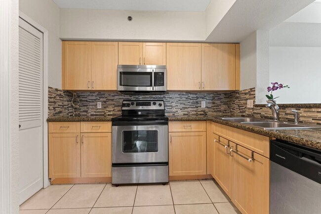 9340 Fontainebleau Blvd in Miami, FL - Building Photo - Building Photo