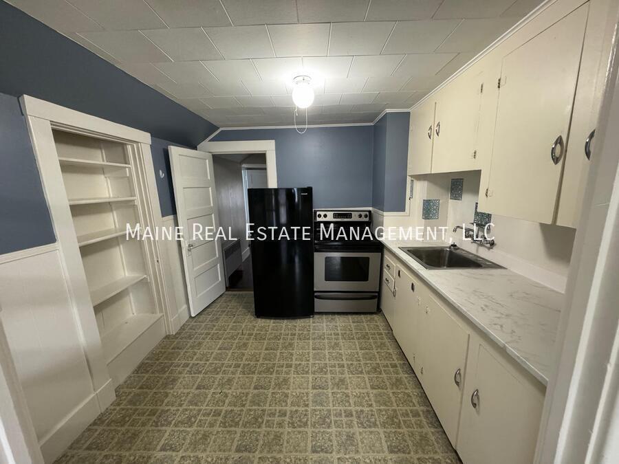145 Essex St in Bangor, ME - Building Photo