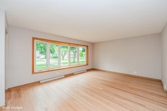 7045 W Madison St in Niles, IL - Building Photo - Building Photo