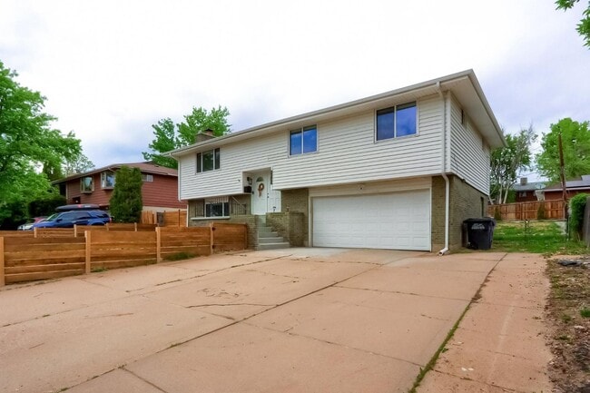 property at 4465 W Yale Ave