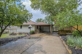 1616 S Pleasant St in Independence, MO - Building Photo