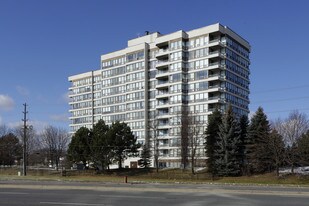 10 Laurelcrest St in Brampton, ON - Building Photo