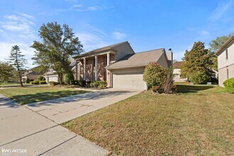 2199 Edgestone Dr in Sterling Heights, MI - Building Photo - Building Photo