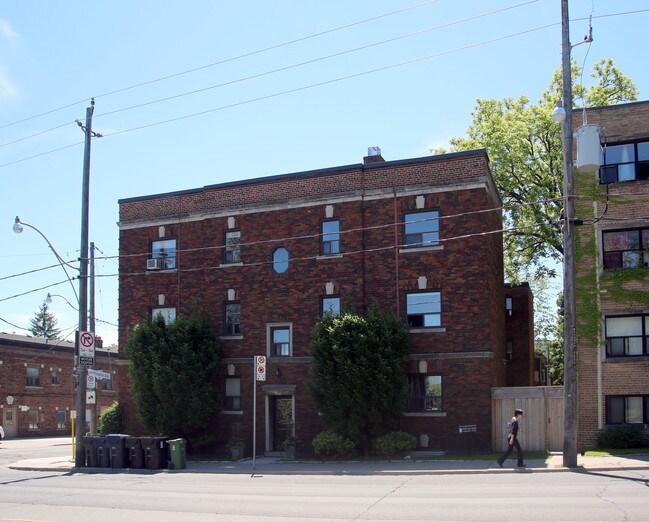 166 Eastbourne Ave in Toronto, ON - Building Photo - Building Photo