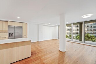 1500 Bay Rd, Unit N-0225 in Miami Beach, FL - Building Photo - Building Photo