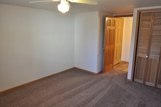 Skaff Apartments Moorhead in Moorhead, MN - Foto de edificio - Building Photo