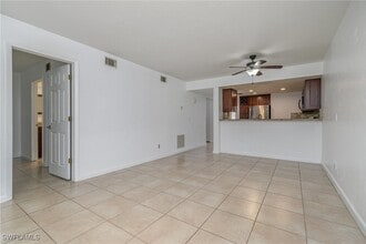 2135 Crystal Dr in Ft. Myers, FL - Building Photo - Building Photo