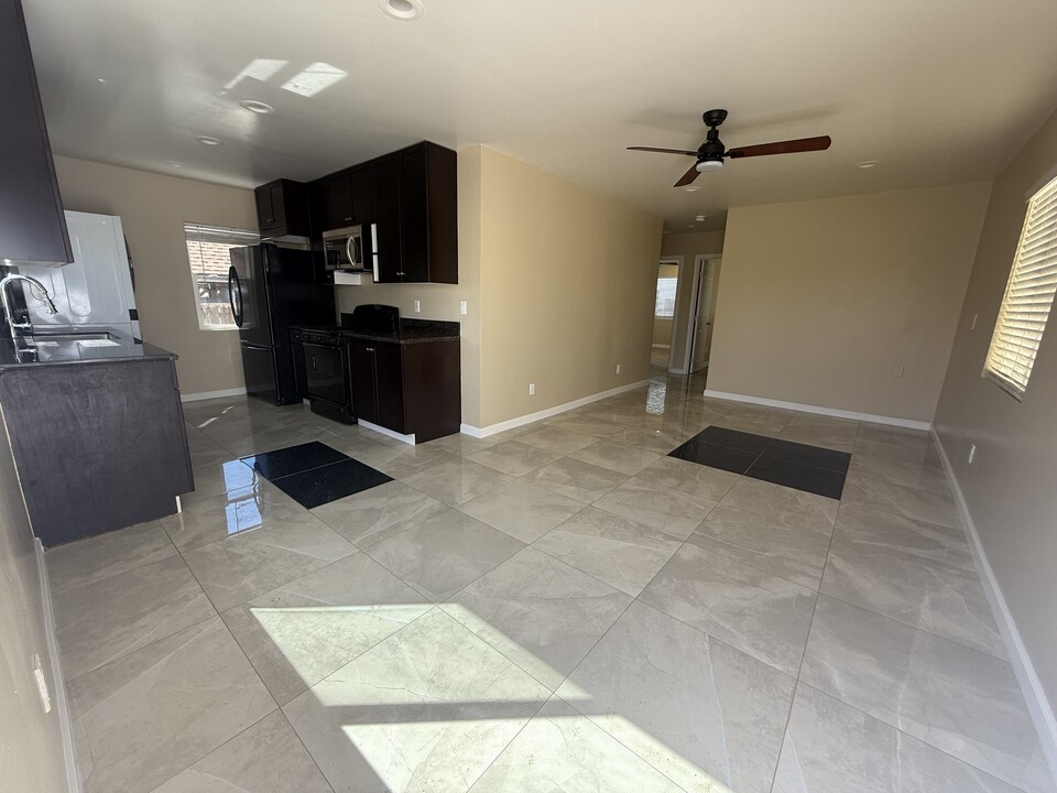 4858 Palm Ave in La Mesa, CA - Foto de edificio