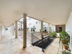 2333 Bering Dr in Houston, TX - Building Photo - Building Photo