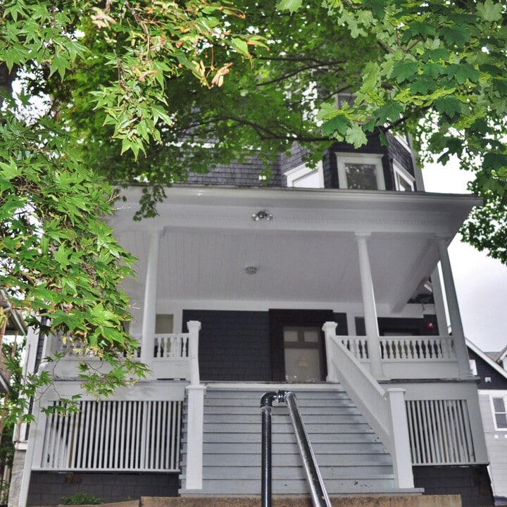 103 Highland Pl, Unit 2 in Ithaca, NY - Foto de edificio