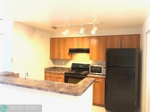5820 W Sample Rd in Coral Springs, FL - Building Photo - Building Photo