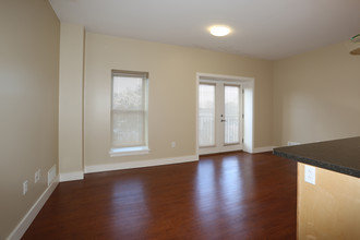 South & Hickory Place in Rochester, NY - Building Photo - Interior Photo