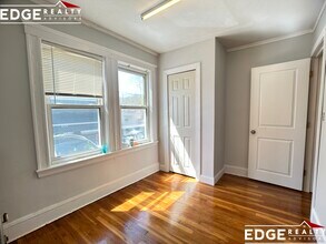 90 Beechcroft St, Unit 2 in Boston, MA - Building Photo - Building Photo